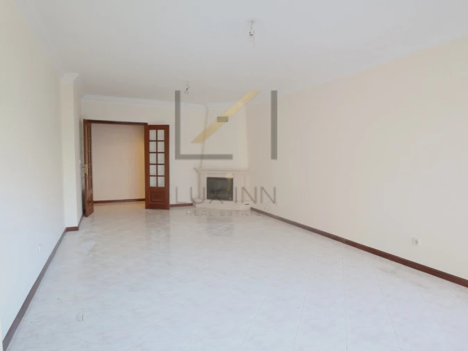 Apartamento T2 para Venda em Algueirão-Mem Martins Foto 4