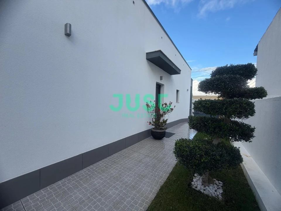 Moradia T3 para Venda em Quinta do Conde Foto 18