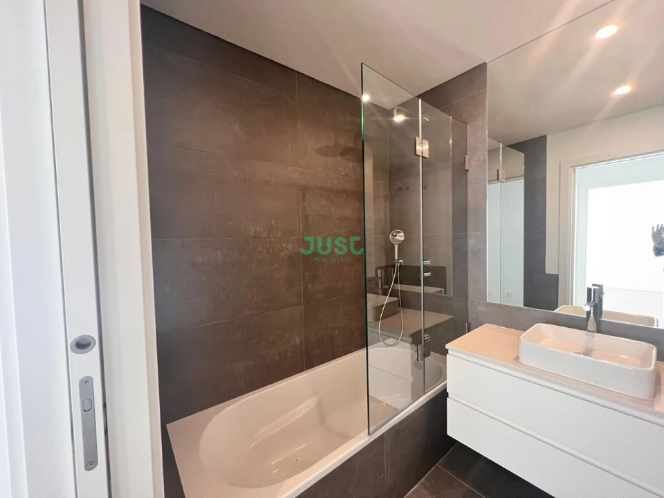 Apartamento T2 para Venda em Amora Foto 9