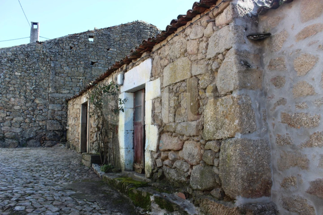 Moradia T1 para Venda em Póvoa de Rio de Moinhos e Cafede Foto 1