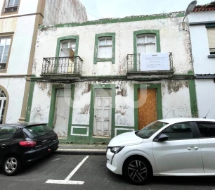 Moradia T8 para Venda em Ponta Delgada (São José)