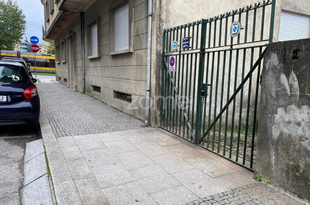 Garagem para Venda em Mafamude e Vilar do Paraíso Foto 1