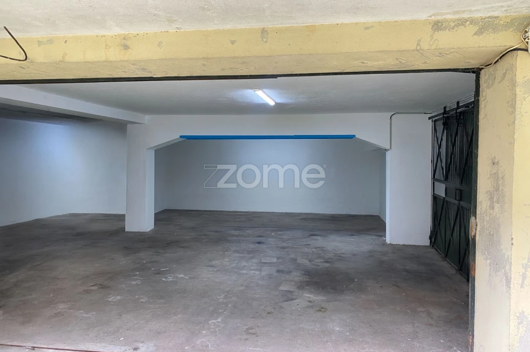 Garagem para Venda em Mafamude e Vilar do Paraíso Foto 2