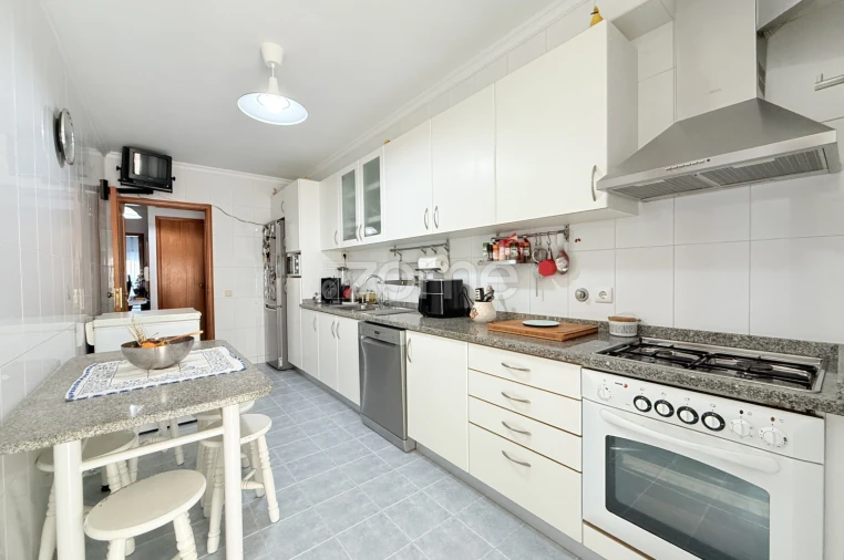 Apartamento T3 para Venda em Castêlo da Maia Foto 22