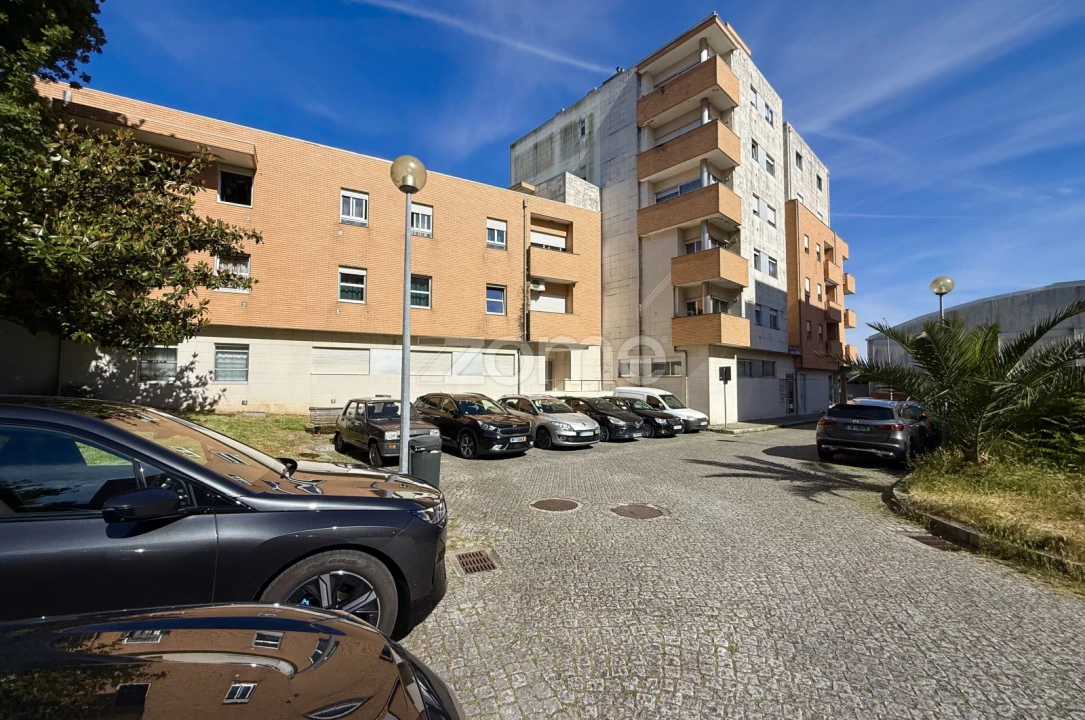 Apartamento T3 para Venda em Castêlo da Maia Foto 1