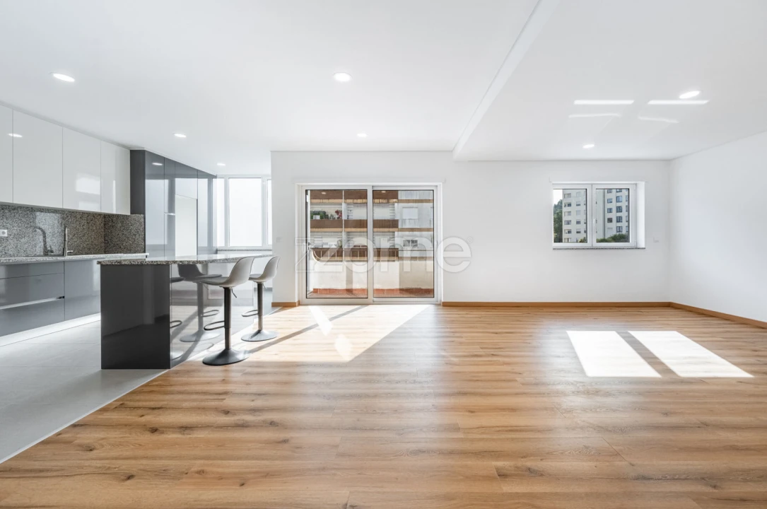 Apartamento T3 para Arrendamento em Darque Foto 8