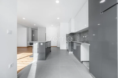 Apartamento T3 para Arrendamento em Darque
