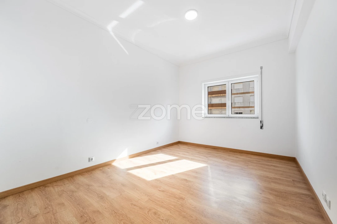Apartamento T3 para Arrendamento em Darque Foto 16