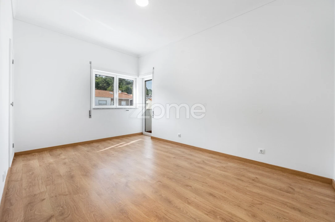 Apartamento T3 para Arrendamento em Darque Foto 18