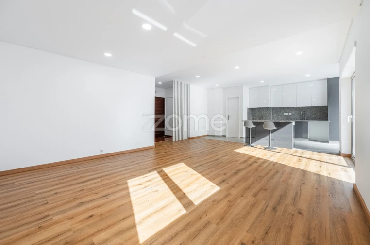 Apartamento T3 para Arrendamento em Darque Foto 9