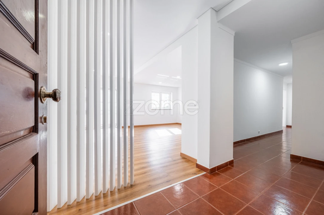 Apartamento T3 para Arrendamento em Darque Foto 7