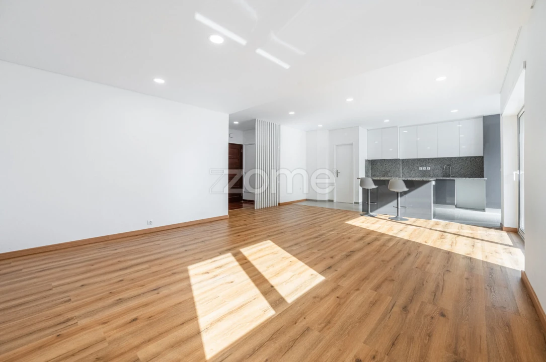 Apartamento T3 para Arrendamento em Darque Foto 9