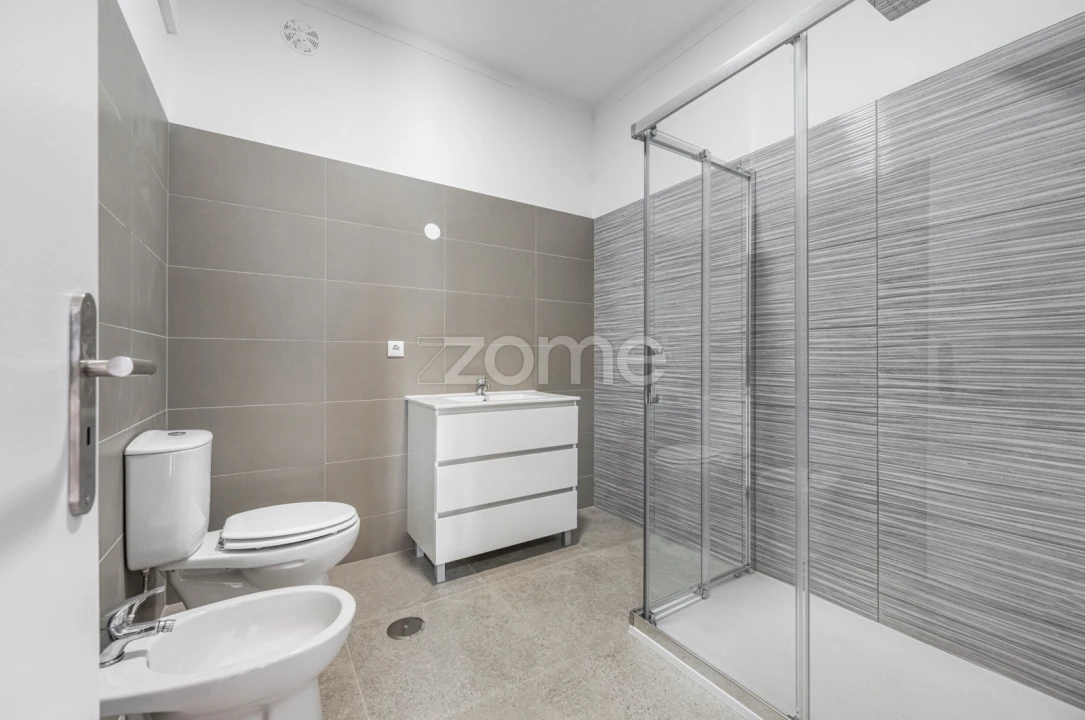 Apartamento T3 para Arrendamento em Darque Foto 15