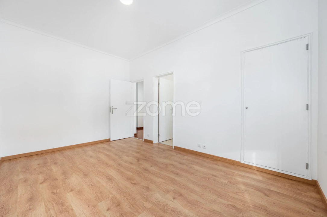 Apartamento T3 para Arrendamento em Darque Foto 19