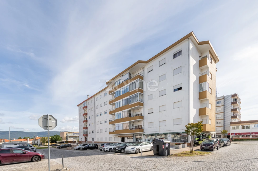 Apartamento T3 para Arrendamento em Darque Foto 1