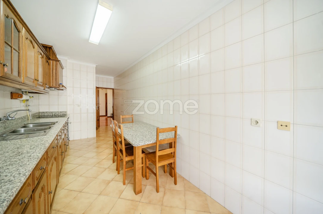 Apartamento T3 para Venda em Ferreiros e Gondizalves Foto 21