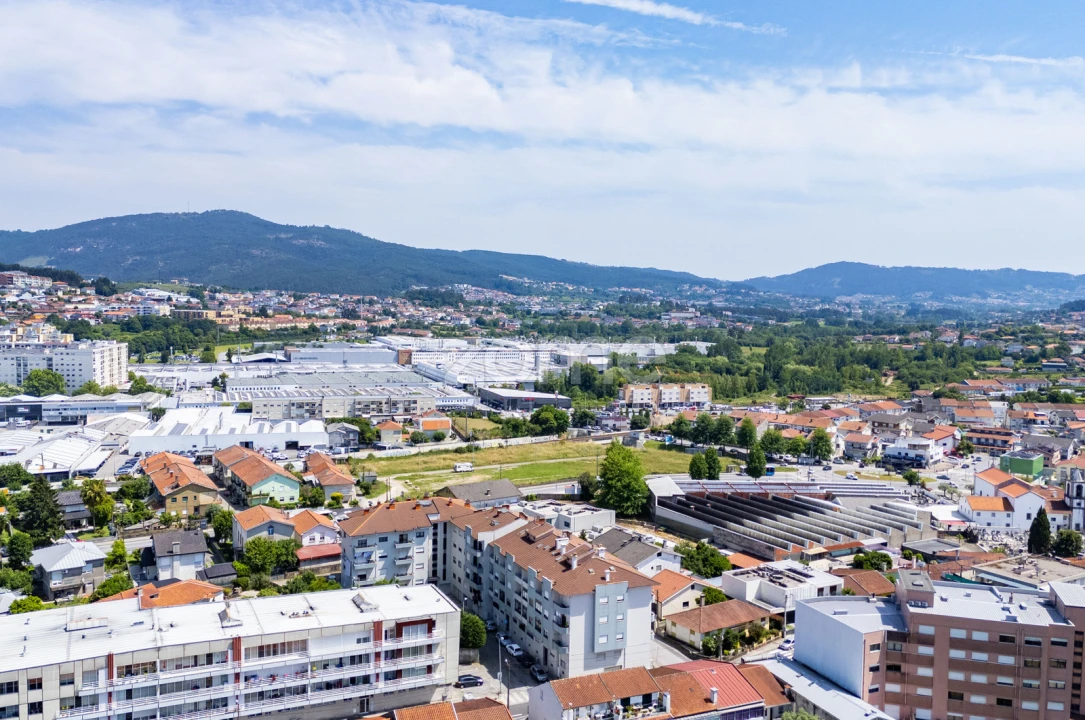 Apartamento T3 para Venda em Ferreiros e Gondizalves Foto 3