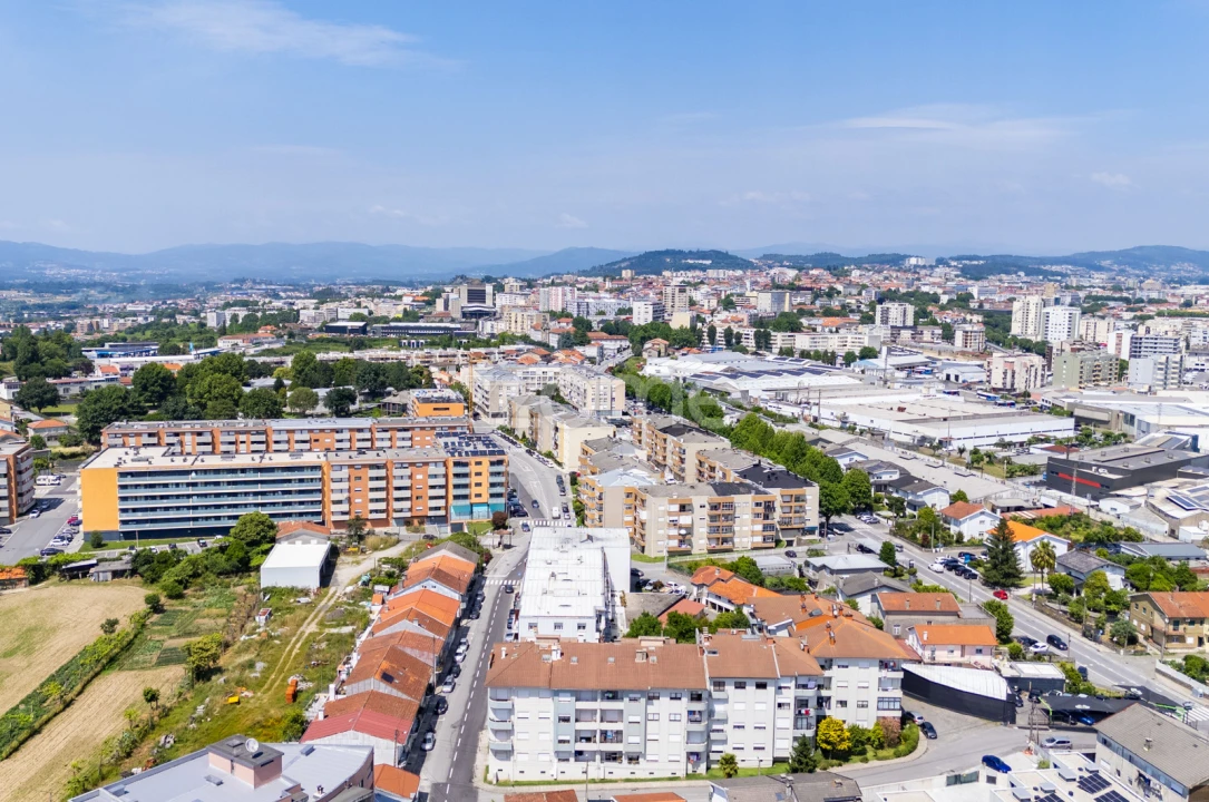 Apartamento T3 para Venda em Ferreiros e Gondizalves Foto 40