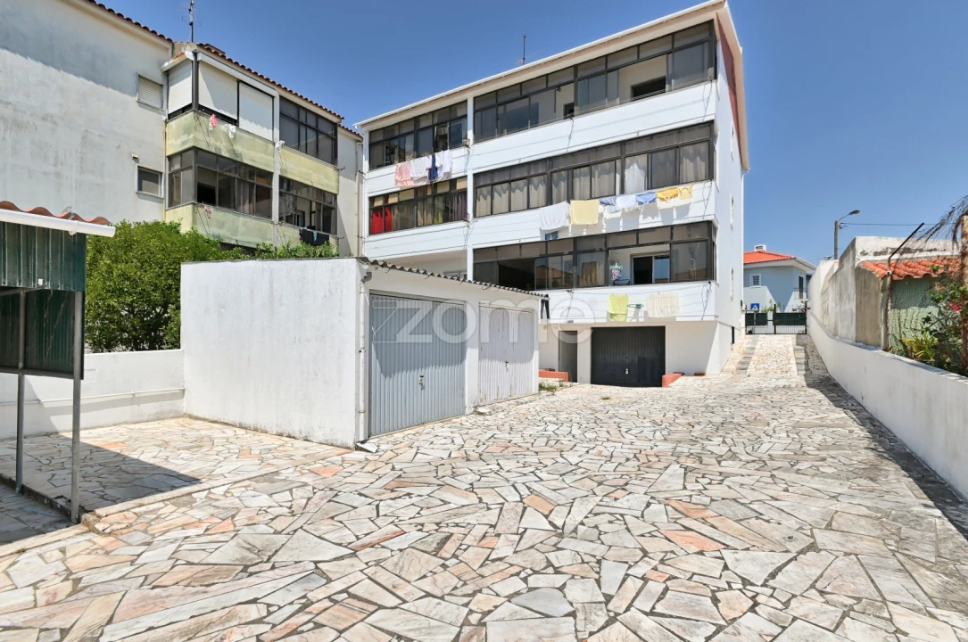 Apartamento T1 para Arrendamento em São Domingos de Rana Foto 2
