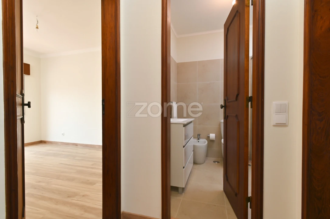 Apartamento T1 para Arrendamento em São Domingos de Rana Foto 13