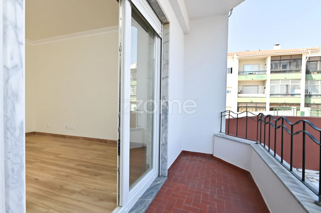 Apartamento T1 para Arrendamento em São Domingos de Rana Foto 16
