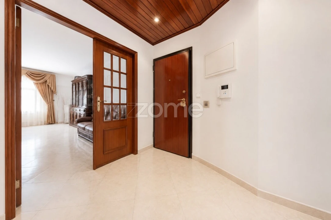 Apartamento T3 para Venda em Póvoa de Santa Iria e Forte da Casa Foto 4