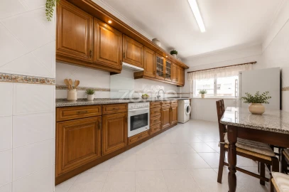 Apartamento T3 para Venda em Póvoa de Santa Iria e Forte da Casa