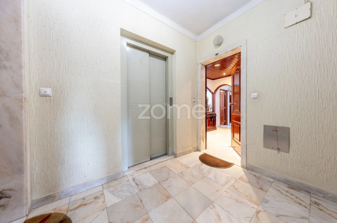 Apartamento T3 para Venda em Póvoa de Santa Iria e Forte da Casa Foto 3
