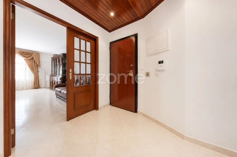 Apartamento T3 para Venda em Póvoa de Santa Iria e Forte da Casa Foto 4