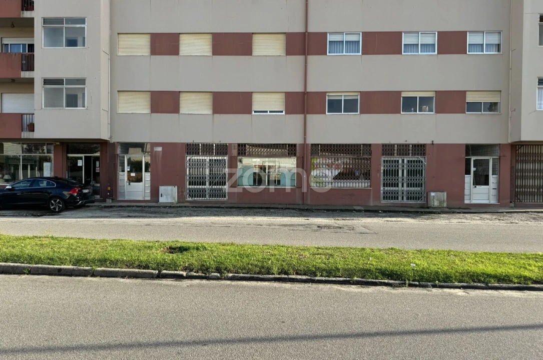 Apartamento T1 para Venda em São Paio de Oleiros Foto 3