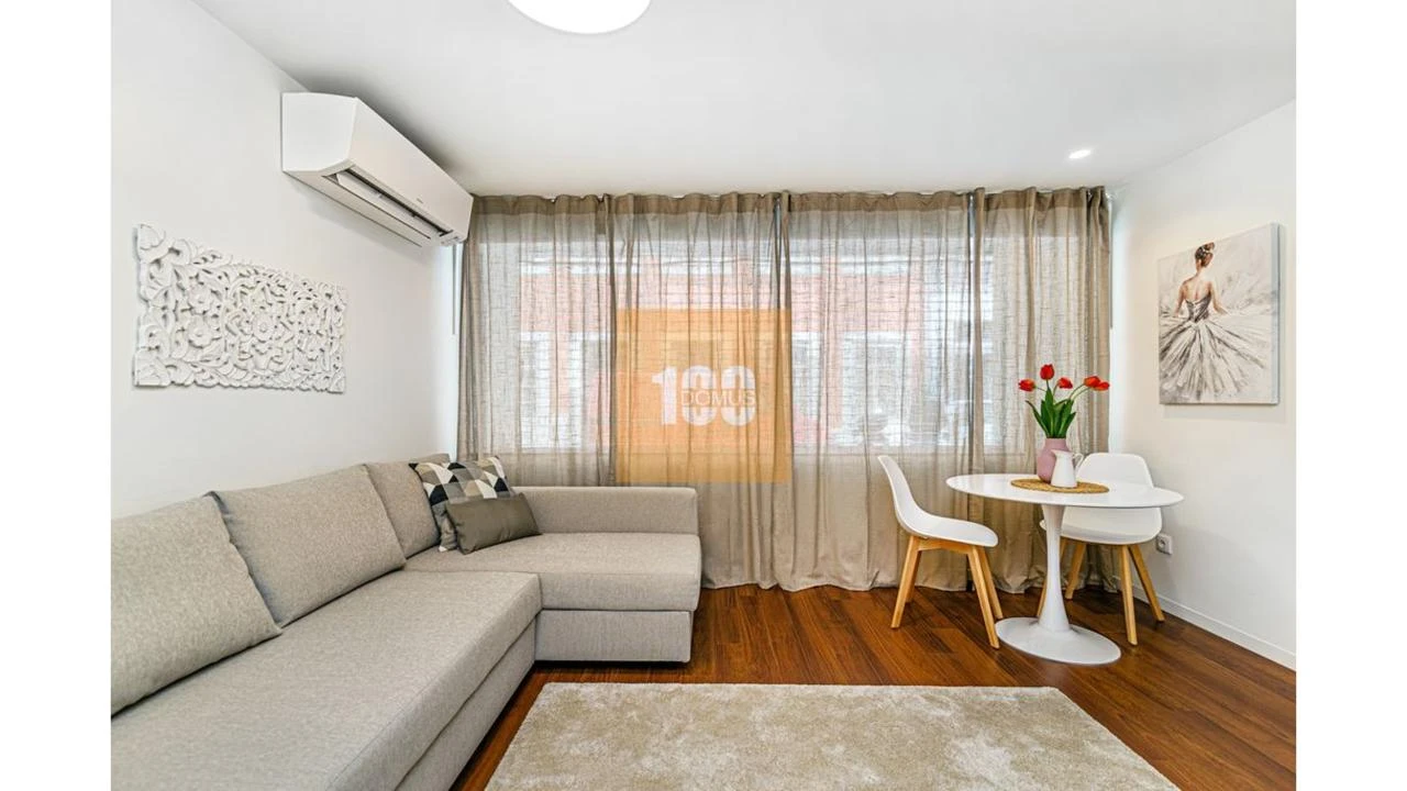 Apartamento T1 para Venda em Cedofeita, Santo Ildefonso, Sé, Miragaia, São Nicolau e Vitória Foto 1