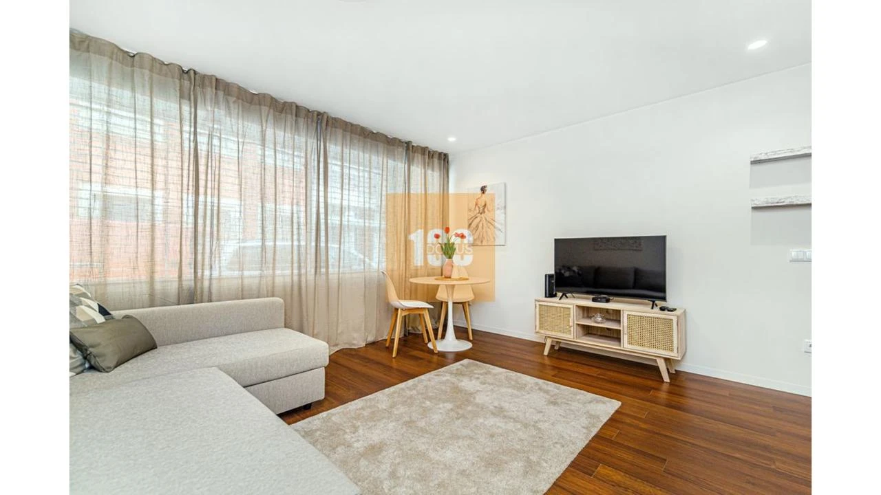 Apartamento T1 para Venda em Cedofeita, Santo Ildefonso, Sé, Miragaia, São Nicolau e Vitória Foto 2