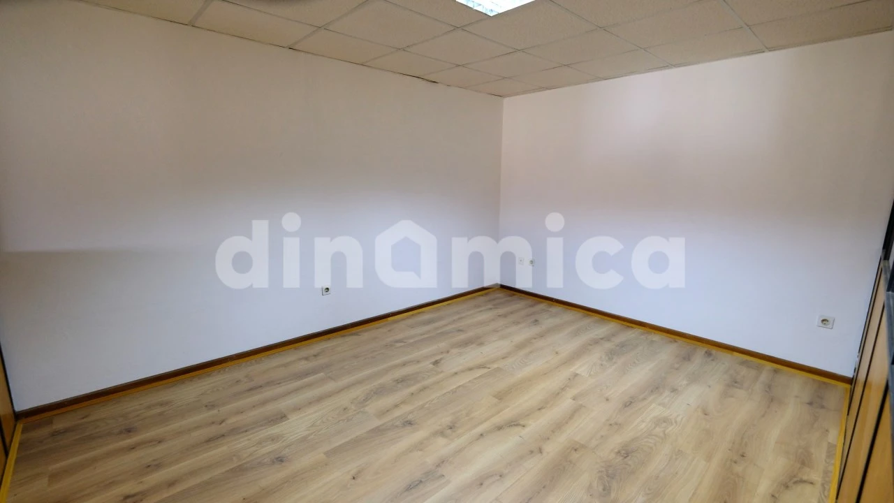 Escritório para Arrendamento em Vila Nova de Famalicão e Calendário Foto 8
