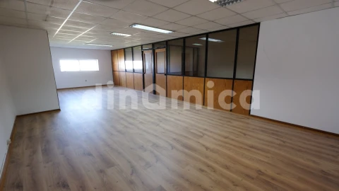 Escritório para Arrendamento em Vila Nova de Famalicão e Calendário