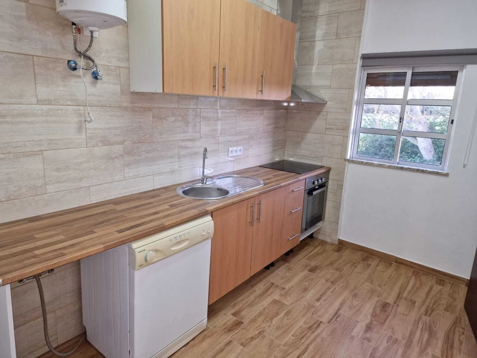 Moradia T3 para Venda em Odiaxere Foto 6
