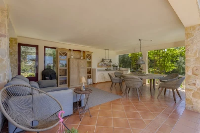 Moradia T3 para Venda em Bensafrim e Barão de São João
