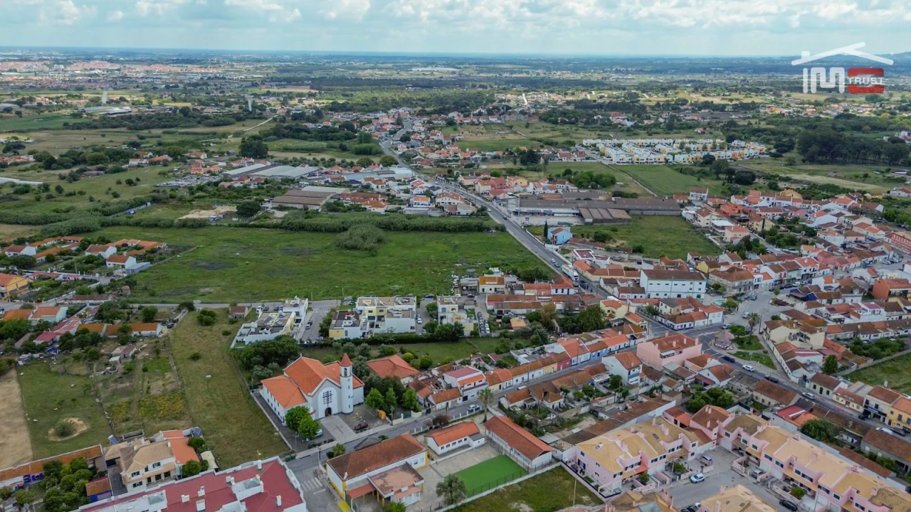 Moradia T4 para Venda em Santo Antonio da Charneca Foto 39