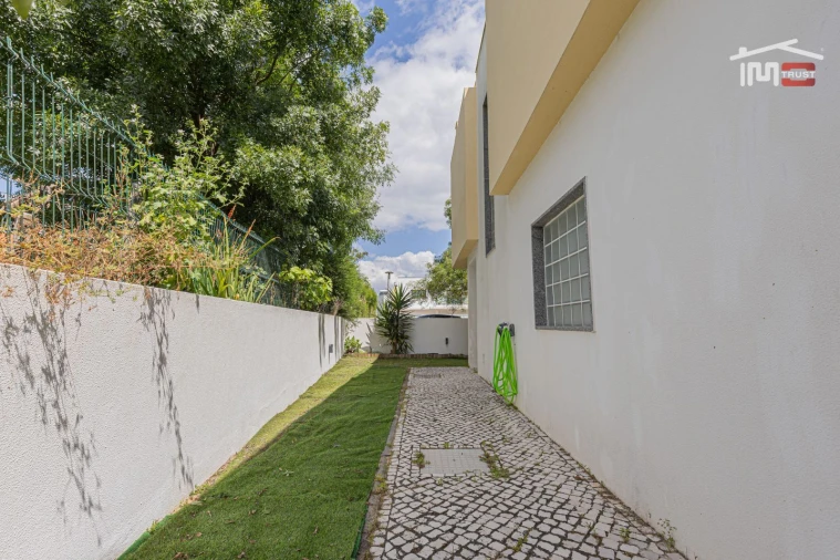 Moradia T4 para Venda em Santo Antonio da Charneca Foto 37