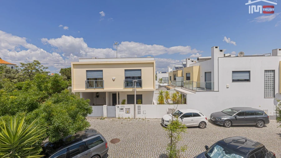 Moradia T4 para Venda em Santo Antonio da Charneca
