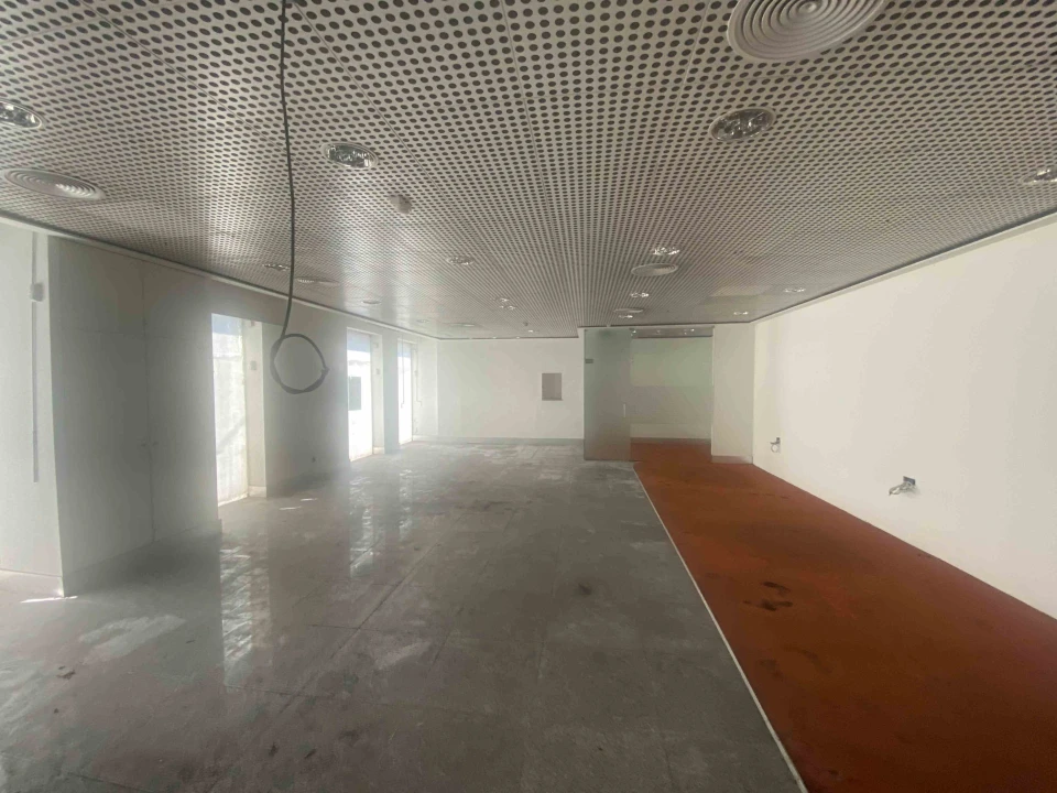 Loja para Venda em Urgezes Foto 10