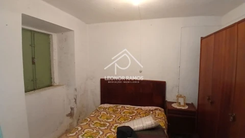 Moradia T4 para Venda em Santo Andre das Tojeiras