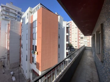 Apartamento T3 para Venda em Algés, Linda-A-Velha e Cruz Quebrada-Dafundo