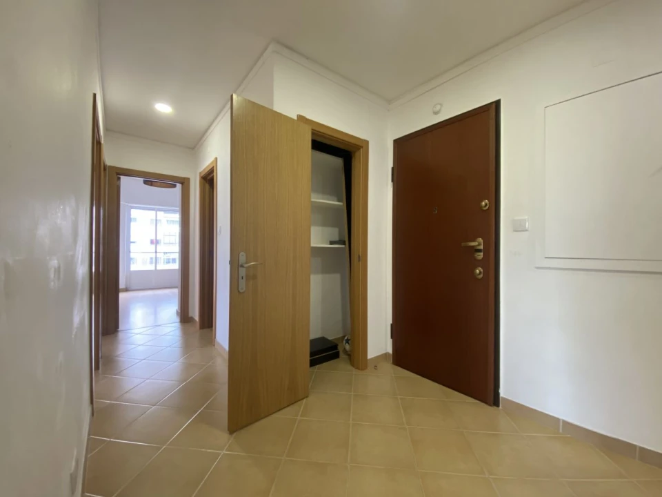 Apartamento T3 para Venda em Algés, Linda-A-Velha e Cruz Quebrada-Dafundo Foto 3