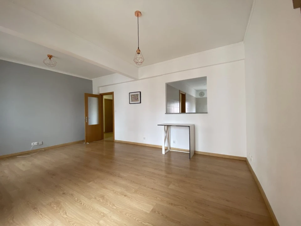 Apartamento T3 para Venda em Algés, Linda-A-Velha e Cruz Quebrada-Dafundo Foto 1