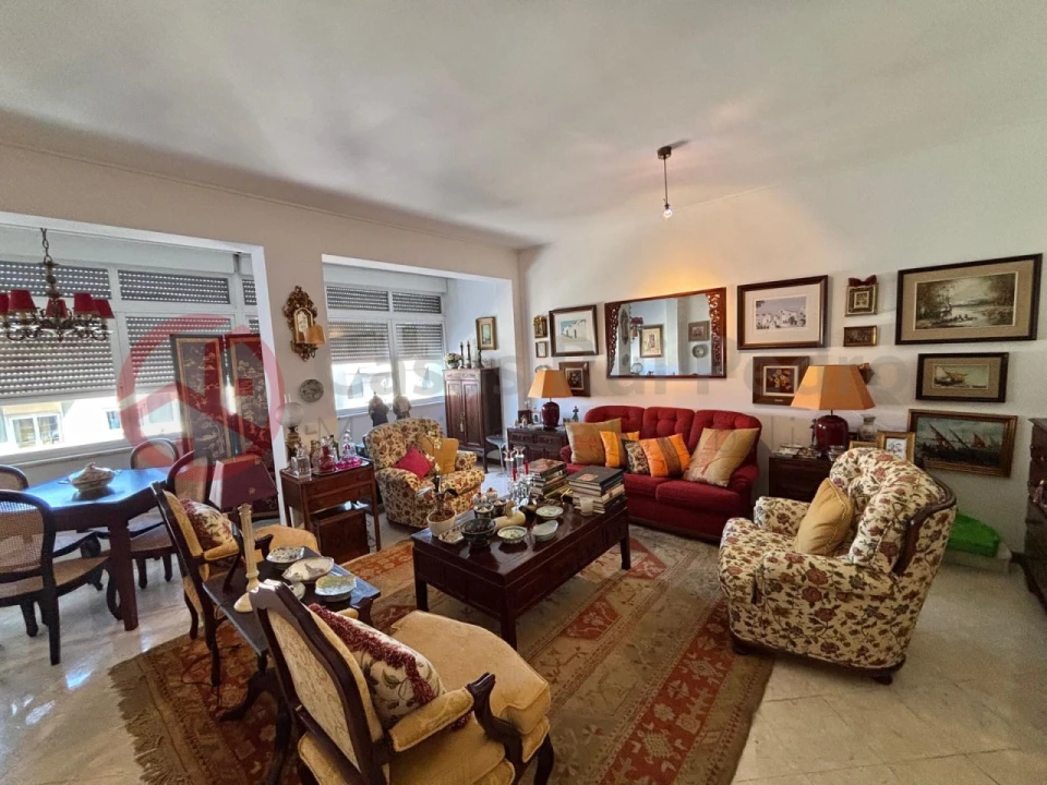 Apartamento T6 para Venda em Almada, Cova da Piedade, Pragal e Cacilhas Foto 1