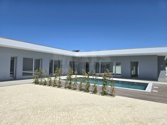 Moradia T4 para Venda em Nadadouro Foto 4