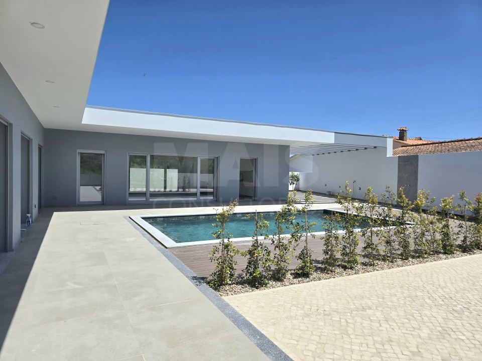 Moradia T4 para Venda em Nadadouro Foto 3