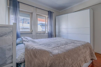 Apartamento T2 para Venda em Póvoa de Santo Adrião e Olival Basto