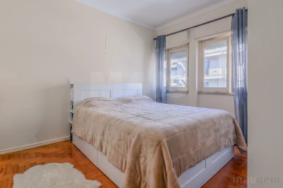 Apartamento T2 para Venda em Póvoa de Santo Adrião e Olival Basto
