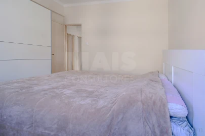 Apartamento T2 para Venda em Póvoa de Santo Adrião e Olival Basto